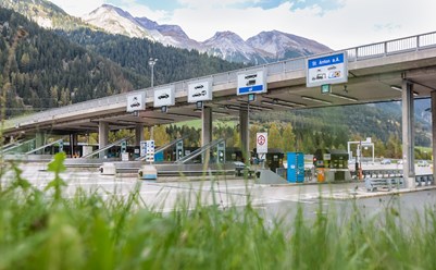 Mautstelle Arlberg auf der S 16 Arlberg Schnellstraße